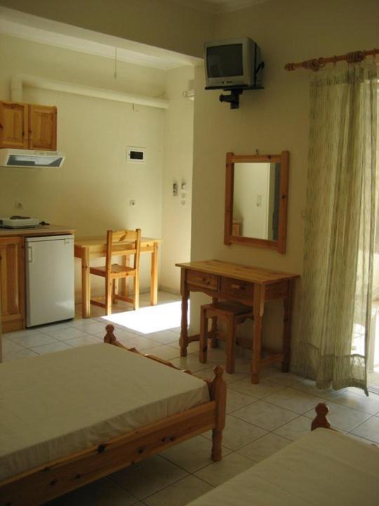 Mediterraneo Studios Vasilikí Extérieur photo